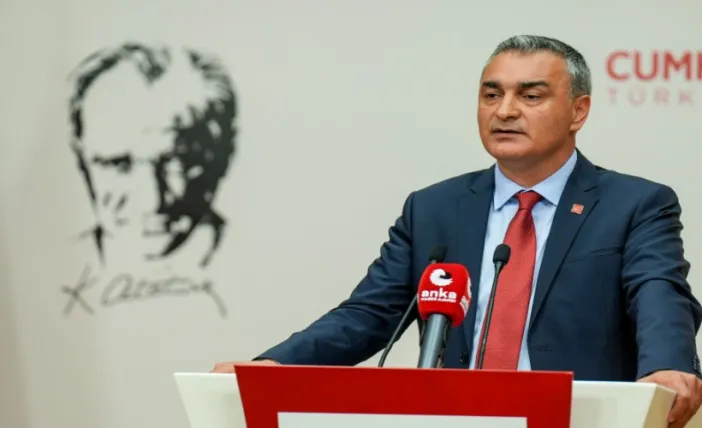 CHP Sözcüsü Müslim Sarı: "İmamoğlu'nun İstifası Şaşırtıcı Olmadı, Geç Kalmış Bir Karardır"