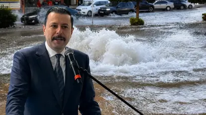 AK Partili Mahmut Atilla Kaya’dan İZSU’ya Tepki: “Bakım Yapılıyorsa Borular Neden Sürekli Patlıyor?”