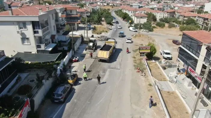 Foça’da Asfalt Hamlesi: Mahalle Yolları Baştan Aşağı Yenileniyor