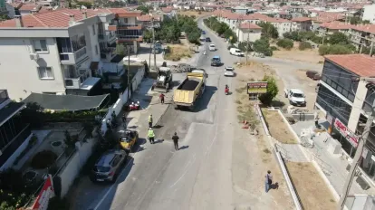 Foça’da Asfalt Hamlesi: Mahalle Yolları Baştan Aşağı Yenileniyor