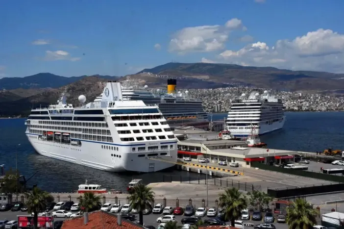 İzmir’e Yabancı Turist İlgisinde Düşüş: İlk 6 Ayda Yüzde 6 Gerileme