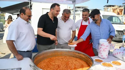 Türkiye’nin En Büyük Kent Bostanında Menemen Şenliği: İlk Hasat Sofrada Buluştu