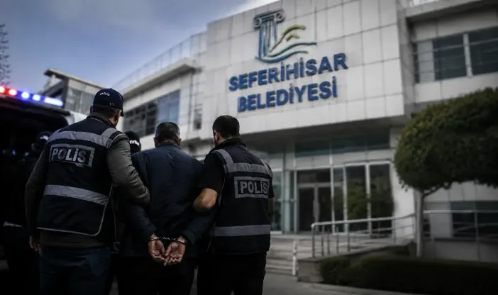 Seferihisar Belediyesi Soruşturmasında Tüm Şüphelilerin Tutukluluğuna Devam Kararı