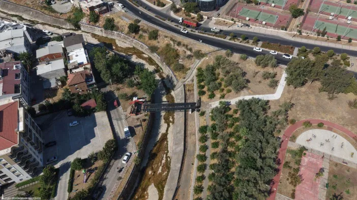Karşıyaka'da Bostanlı Deresi'ne Yaya Köprüsü: 10 Dakikalık Yol 1 Dakikaya İniyor