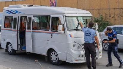 İzmir’de İşçi Servislerine Sıkı Denetim: Yangın Söndürme Cihazı İhmali Dikkat Çekti