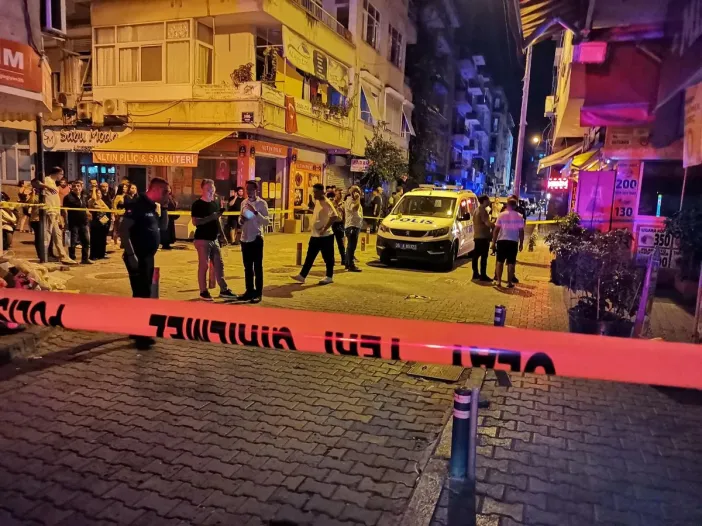 Karşıyaka'daki Silahlı Kavgada Acı Haber: 1 Kişi Yaşamını Yitirdi, 4 Şüpheli Tutuklandı
