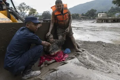 Nepal'deki Sel Felaketinde Can Kaybı 332'ye Yükseldi