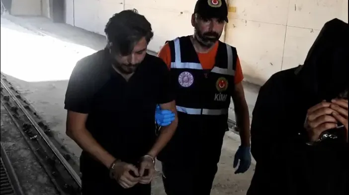 Özgür Özel Rozet Takmıştı: Kaçarken Yakalandı