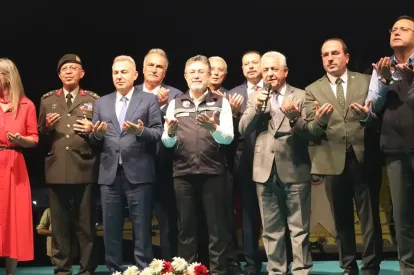 Av Sezonu Dualarla Başladı: Bakan Yumaklı İzmir’den "Vira Bismillah" Dedi