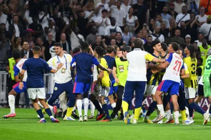 UEFA’dan Fenerbahçeli Futbolcular Guendouzi ve Greenwood’a Ceza