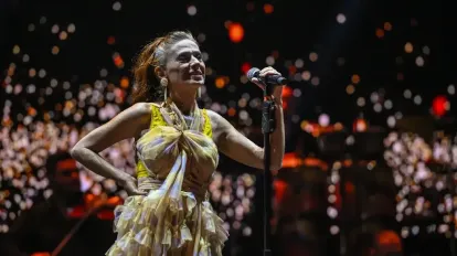 Yıldız Tilbe İzmir Fuarı’nda Sahne Aldı: Kültürpark’ta Unutulmaz Gece!