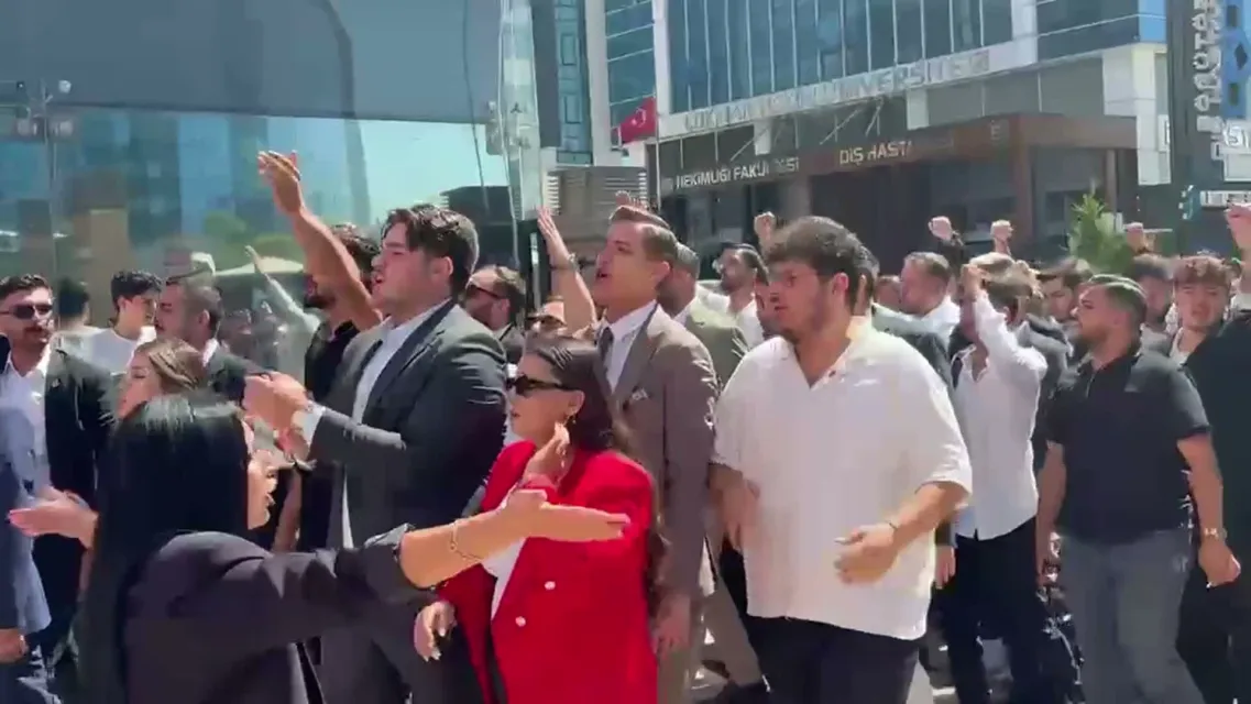 CHP Gençlik Kolları’ndan Marşlar ve Sloganlarla 103’üncü Yıl Kutlaması
