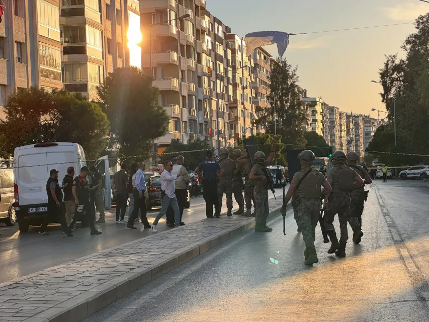 Karabağlar'da Banka Şubesine Silahlı Soygun Girişimi