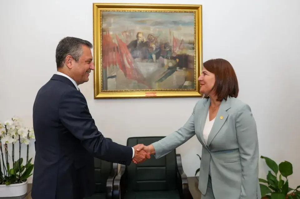 Özgür Özel'in Saniye Bora Fıçı Sözleri Gündem Oldu: "Partililiğini Görevi Bıraktığı Gün Göreceğiz"