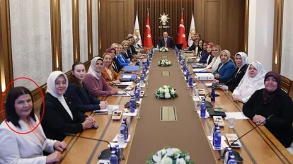 Foça’nın Başkanı Fıçı’dan AK Parti Binasında İlk Poz!