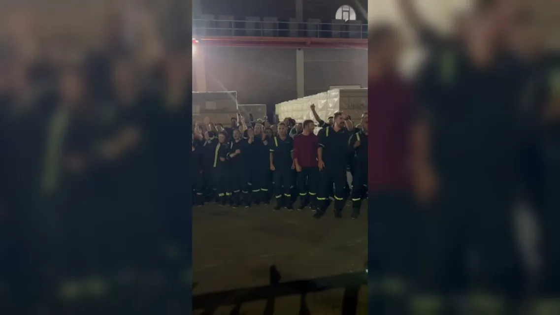 İzmir'de İşçiler, İşten Çıkarılan Mesai Arkadaşları İçin Üretimi Durdurdu