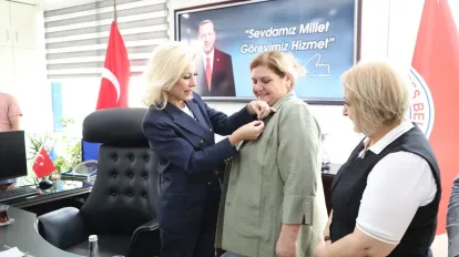 YENİ Parti’den İstifa Eden Fisun Demir AKP’ye Katıldı: Rozeti Şebnem Bursalı Takı