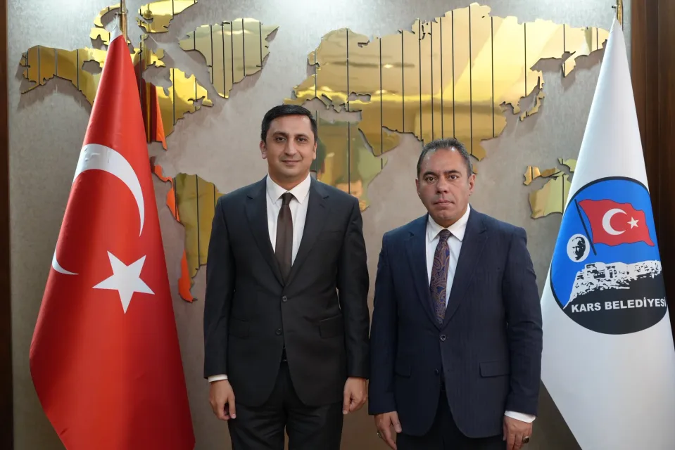 Azerbaycan’ın Kars Başkonsolosu Goşgar Zeynalov’dan Kars Belediyesi’ne Ziyaret