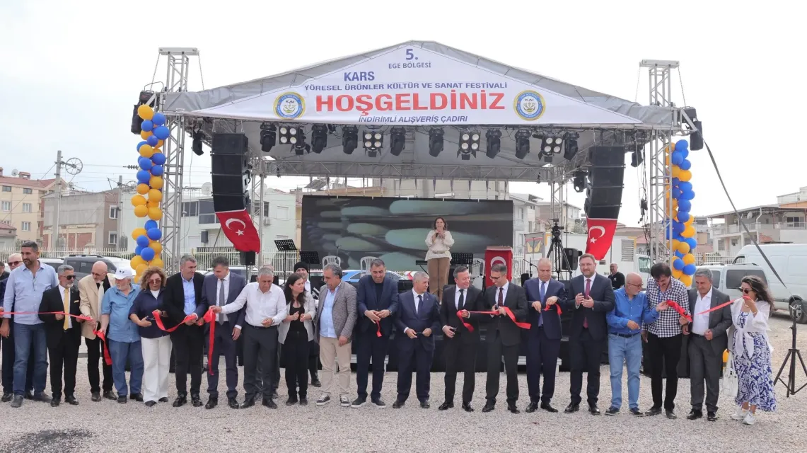 Ege Bölgesi Kars-Ardahan-Iğdır Festivali'nde Protokol Gerilimi: Siyasiler Arasında Mesafe Dikkat Çekti