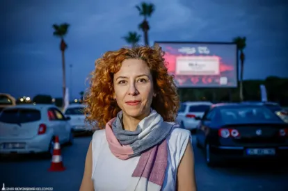 İzmirliler “Yeniden Sinematek” Etkinliğinde “Kurtuluş Projesi”ni Açık Havada İzledi