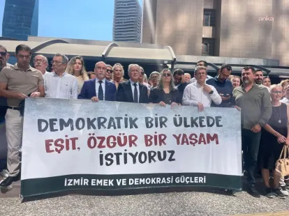 İzmir Emek ve Demokrasi Güçleri'nden Adliye Önünde “Eşit ve Özgür Yaşam” Çağrısı