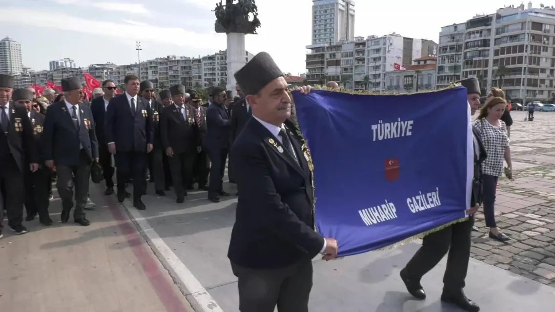 İzmir’de 19 Eylül Gaziler Günü’ne Özel "Kahramanlarla Kardeşlik Yolunda" Yürüyüşü
