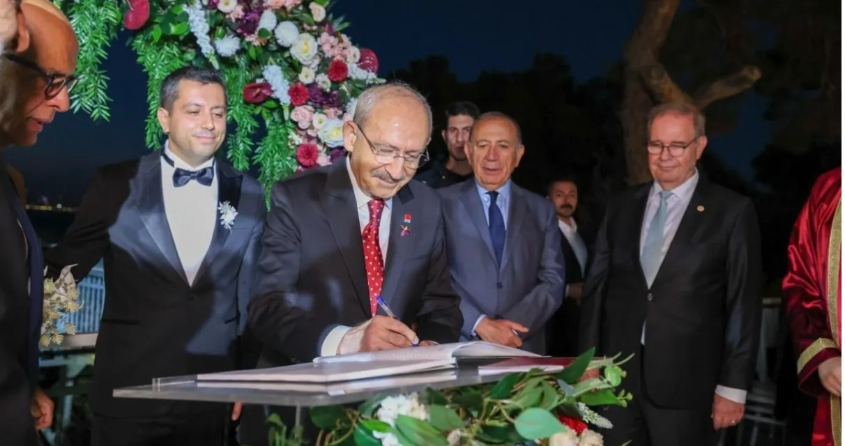 CHP YDK Üyesi Yiğit Acar ve Tuğçe Doğan’ın Mutlu Günü: Kemal Kılıçdaroğlu ve Gürsel Tekin Nikâh Şahitliği Yaptı