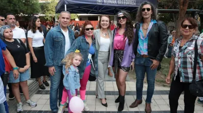 Konak Belediyesi'nden "80'ler 90'lar Şenliği": Güzelyalı'da Nostalji Rüzgarı Esti