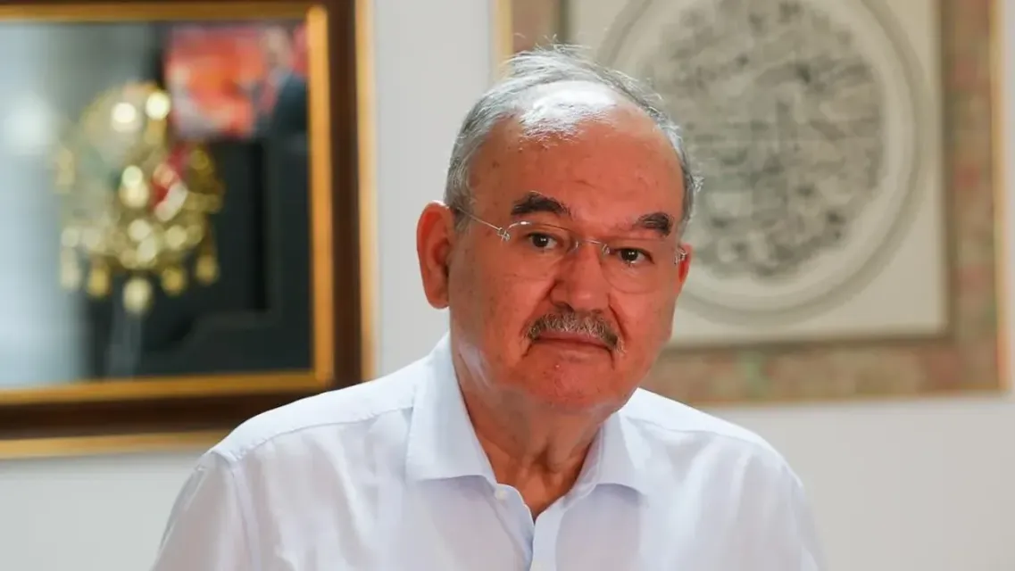 Burhan Özfatura Hayatını Kaybetti: İzmir Eski Büyükşehir Belediye Başkanı Vefat Etti