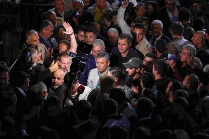Gazeteci Levent Gültekin: Özgür Bey O Koltuğun Adamı Değil