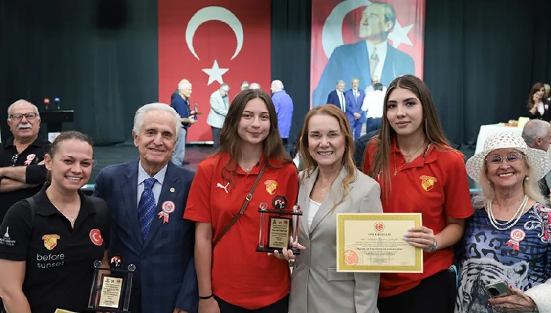Konak’ta Sporun Emektarlarına Vefa Gecesi