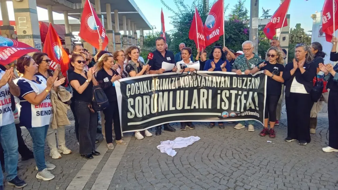 Eğitim-İş İzmir'den Okul Güvenliği Tepkisi: "Güvenlik Yalnızca Kapıya Görevli Koyarak Sağlanamaz"