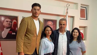 CHP’li Tamay Menderes’te Gençlerle Buluştu: Gündem Yerel Yönetimler ve Ekonomi