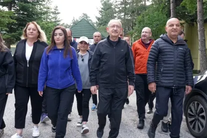 Kemal Kılıçdaroğlu, Abant’ta Güne Sabah Yürüyüşüyle Başladı