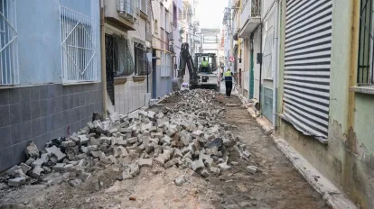 Bornova’da Asfalt Seferberliği: Çamdibi Yıllar Sonra Asfaltla Buluşuyor
