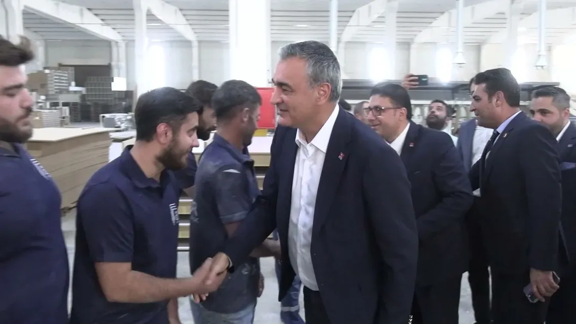 CHP Parti Sözcüsü Müslüm Sarı, Diyarbakır’da fabrika işçileriyle bir araya geldi