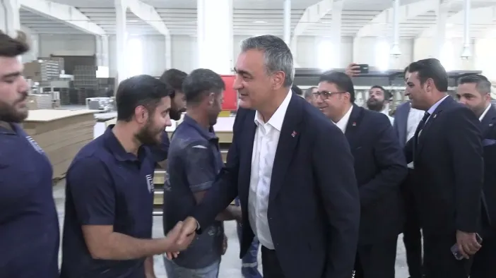 CHP Parti Sözcüsü Müslüm Sarı, Diyarbakır’da fabrika işçileriyle bir araya geldi