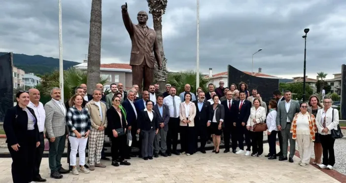 CHP Güzelbahçe İlçe Başkanlığı'nda Görkemli Buluşma: "İzmir'i Ortak Akılla Yönetiyoruz"