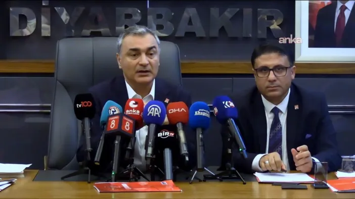 CHP Sözcüsü Sarı'dan Diyarbakır'da "Terörsüz Türkiye" Açıklaması: "CHP’nin Katkı Sunmadığı Çözüm Mümkün Değildir"