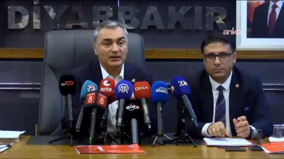 CHP Sözcüsü Sarı'dan Diyarbakır'da "Terörsüz Türkiye" Açıklaması: "CHP’nin Katkı Sunmadığı Çözüm Mümkün Değildir"