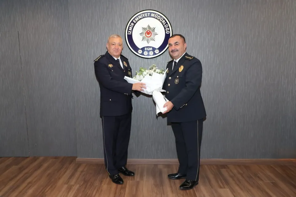 İzmir Emniyeti’nde Devir Teslim Töreni: Ahmet Arıbaş Görevi Celal Sel'den Devraldı