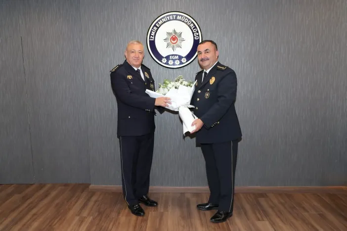 İzmir Emniyeti’nde Devir Teslim Töreni: Ahmet Arıbaş Görevi Celal Sel'den Devraldı