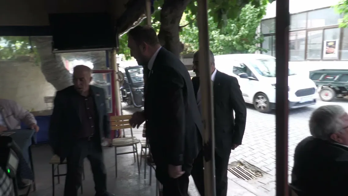 CHP İzmir İl Başkanı Gümrükçü Menemen'de Üreticilerle Buluştu: "Üzüm Fiyatı En Az 150 Lira Olmalı"