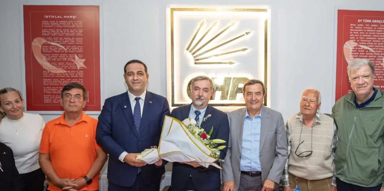 Narlıdere Siyasetinde Birlik Mesajı: 3 Eski Belediye Başkanı İlçe Binasında Buluştu