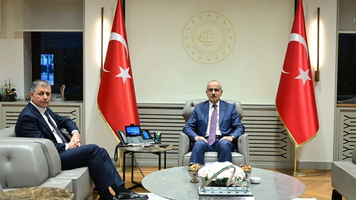 Ankara'da Kritik Zirve: Başkan Tugay ile Bakan Uraloğlu İzmir'in Ulaşım Gündemini Görüştü