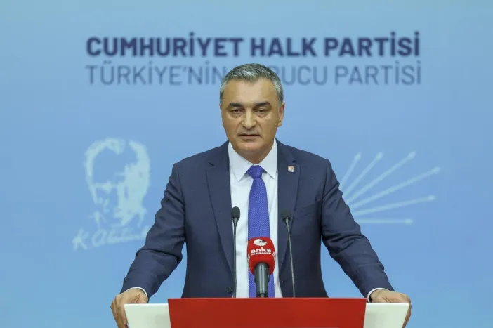 CHP Sözcüsü Müslim Sarı Mersin'den Seslendi: "Belediye Başkanlarımızın Tutuksuz Yargılanmasını Talep Ediyoruz"