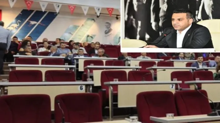 Çiğli Belediye Meclisi'nde 'Yıldız' Protestosu: Çoğunluk Sağlanamadı, Toplantı Ertelendi