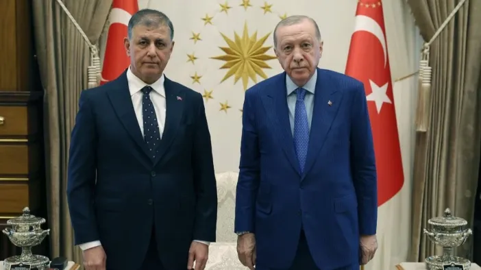 Cemil Tugay ve 3 İlçe Belediye Başkanı AK Parti'ye Geçiyor