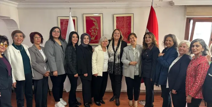 CHP Kadın Kolları Genel Başkanı Ayten Gülsever ve Yöneticiler Cumhuriyet Kadınları Derneği’ne Katıldı
