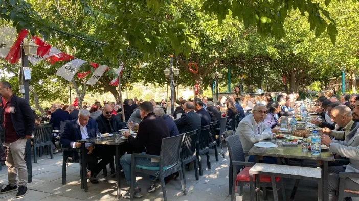CHP Bornova’da Birlik ve Dayanışma Kahvaltısı: Utku Gümrükçü’den "Hesap Soracağız" Çıkışı